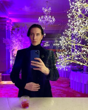 Dmitry Sholokhov Instagram - ‘If you don’t know where you’re going, any road will get you there’🖤✨

#sholokhov #art #design #fashion #runway #shop #europe #switzerland🇨🇭 #designer #dmitrysholokhov #holidayseason