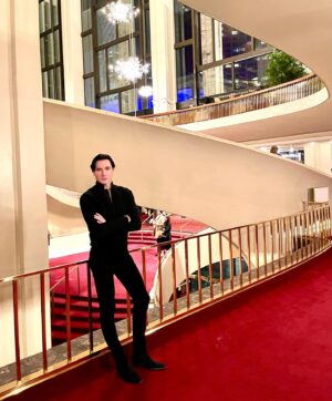 Dmitry Sholokhov Instagram - Happiness and joy to you and your loved ones. Merry Christmas! 🎄❤️✨ #dmitrysholokhov