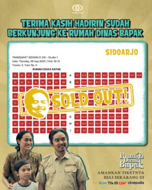 Dodit Mulyanto Instagram - ini ibukku, buk minta doa restu semoga penonton mencapai 1 jt. nanti minta apa bisikin aja semoga kisah kita menginspirasi dan menghibur nggeh. Jangan nelongso kelingan bapak, bapak pasti bangga.
@rumahdinasbapak 
#RumahDinasBapak #FilmRumahDinasBapak #Blitar #KisahNyata