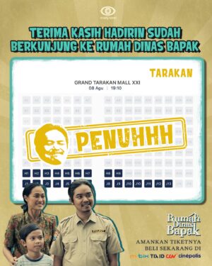 Dodit Mulyanto Instagram - ini ibukku, buk minta doa restu semoga penonton mencapai 1 jt. nanti minta apa bisikin aja semoga kisah kita menginspirasi dan menghibur nggeh. Jangan nelongso kelingan bapak, bapak pasti bangga.
@rumahdinasbapak 
#RumahDinasBapak #FilmRumahDinasBapak #Blitar #KisahNyata