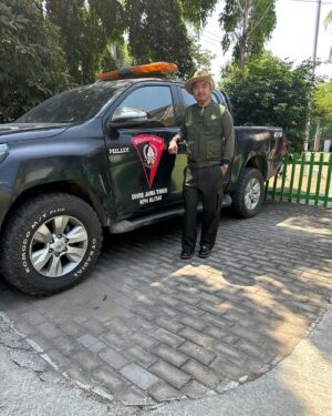 Dodit Mulyanto Instagram - Ini aku Sudah sampai di KPH Blitar, ini kantornya Pak Djoko ayah Dodit. Yuk ketemu nanti sore Di CGV Blitar Town Square. Monggo Sederek sedoyo 🙏.