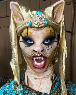 Dollya Black Instagram - 🐈I was a God in a past life🐈 
Mummy Kitty for @twistedtuesdaysorlando @southernnightsorlando this last Tuesday! 
Thank you @milandmarco for letting we borrow the fit💚 
Contacts: @ttd_eye CODE “dollya.black
Headpiece/Bra: Me 
Outfit: @milandmarcocustom