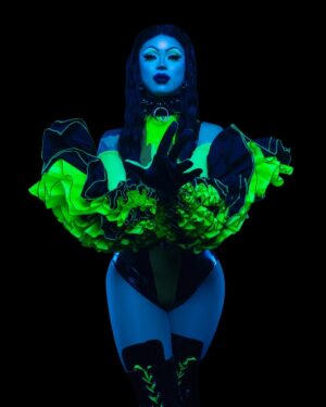 Dollya Black Instagram - Baby @davidelaffe ALWAYS takes THE photo😮‍💨🥰 thank you for these amazing shots babe! 
Also @alexandriahell ‘s mug is insane 🤤 truly in love with everything you do 
•Gloves- @jan_eneskey @ruffles_gloves_official 
•Choker- @vulpinicvestements 
•Bodysuit- Me