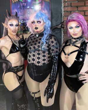 Dollya Black Instagram - 💜💗💛💚
@treehouseatmanikins with @thewakashame && @draggedyanne