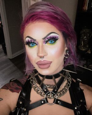 Dollya Black Instagram - Look from this last @treehouseatmanikins 💜💗💚💛