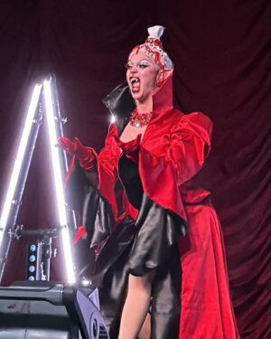 Dollya Black Instagram - Some action shots from the @bouletbrothersdragula Season 5 Tour stop in Orlando 🧛🏻‍♀️💚
Had so much fun working on this piece 😭 i learned so much and can’t wait to work on my next project 🥰
Thank you @bouletbrothers and @obsessedintl for the opportunity 😈
I can’t find the messages of who took these photos, if you see this please message me so i can tag 🙏🏻😭
