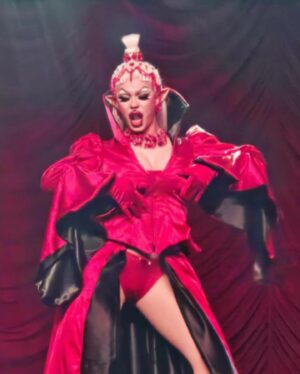 Dollya Black Instagram - Some action shots from the @bouletbrothersdragula Season 5 Tour stop in Orlando 🧛🏻‍♀️💚
Had so much fun working on this piece 😭 i learned so much and can’t wait to work on my next project 🥰
Thank you @bouletbrothers and @obsessedintl for the opportunity 😈
I can’t find the messages of who took these photos, if you see this please message me so i can tag 🙏🏻😭