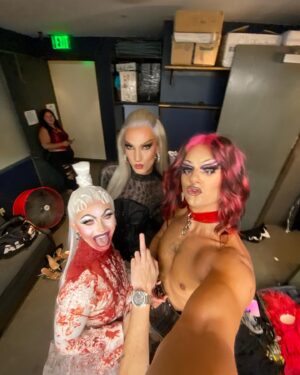 Dollya Black Instagram - ⚰️⚰️⚰️
Had the best time at @showgirlsweho 💚 thank you @morganmcmichaels for getting the shot 🥰 📸
Wig: Me