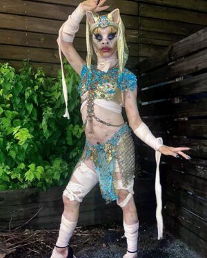 Dollya Black Instagram - 🐈I was a God in a past life🐈 
Mummy Kitty for @twistedtuesdaysorlando @southernnightsorlando this last Tuesday! 
Thank you @milandmarco for letting we borrow the fit💚 
Contacts: @ttd_eye CODE “dollya.black
Headpiece/Bra: Me 
Outfit: @milandmarcocustom