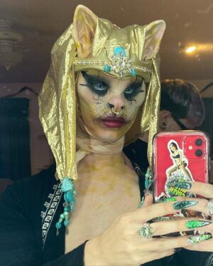 Dollya Black Instagram - 🐈I was a God in a past life🐈 
Mummy Kitty for @twistedtuesdaysorlando @southernnightsorlando this last Tuesday! 
Thank you @milandmarco for letting we borrow the fit💚 
Contacts: @ttd_eye CODE “dollya.black
Headpiece/Bra: Me 
Outfit: @milandmarcocustom