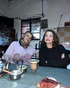 Dolores Fonzi Instagram - Con El Mancha, el caballo actor de “Los Delincuentes”, visitando a Kika. ❤️