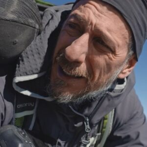 Dominic Arpin Instagram - Au moment de toucher le panneau au sommet du Kilimandjaro, quelque chose a lâché en moi, comme une digue qui cède sous la pression de l’eau.

J’ai encore de la difficulté à regarder ces images de la finale des Crinqués tellement ça remue des émotions.

Je les dépose tout de même ici dans l’espoir qu’elle vous motive aussi à sortir de votre zone de confort. Même si c’est parfois pénible, la récompense en vaut amplement le coût! 

Pour ce qui est la série, cet épisode marque la fin de la saison 2. Il est trop tôt pour dire s’il y aura une suite, mais une chose est certaine, ce n’est pas la fin de ma quête! J’ai bien l’intention de poursuivre mes recherches sur les sports d’endurance et à me challenger en même temps!

Merci de tout cœur d’avoir rendu ce projet possible en regardant Les Crinqués sur Évasion et sur le web. Votre intérêt a fait toute la différence! 🙏

Les Crinqués | Mercredi 22h | Sur @evasion_tv 
Rediffusions vendredi 20h30, samedi 11h, dimanche 16h30 et lundi 15h30