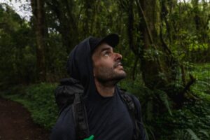 Dominic Arpin Instagram - La série Les Crinqués tire déjà sa fin.

Plus que deux semaines avant que l’on tourne la page sur la saison 2.

Question de clore ça en force, les deux derniers épisodes sont consacrés à l’un des challenges les plus intenses de ma vie: l’ascension du Kilimandjaro.

Le réalisateur Jérôme Binette et moi avons documenté cette aventure en compagnie de l’alpiniste Marie-Pier Desharnais et d’un groupe d’une vingtaine de Québécois.

Les images captées par Jérôme sont tout simplement hallucinantes, un exploit considérant qu’il a dû composer avec les effets de l’altitude tout en trainant son équipement lui-même. Ce gars-là est un phénomène!

En attendant de voir son travail sur @evasion_tv , voici quelques unes des photos que j’ai prises sur la montagne. 

Enjoy!

Les Crinqués | Mercredi 22h | Sur Évasion 
Rediffusions vendredi 20h30, samedi 11h, dimanche 16h30 et lundi 15h30