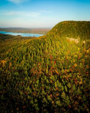 Dominic Arpin Instagram - Couleurs d’automne   heure dorée   drone = je rêve ou quoi??? Une fois de plus ébloui par les paysages du Canton d’Orford!  Laquelle vous préférez?