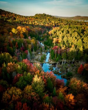 Dominic Arpin Instagram - Couleurs d’automne   heure dorée   drone = je rêve ou quoi??? Une fois de plus ébloui par les paysages du Canton d’Orford!  Laquelle vous préférez?