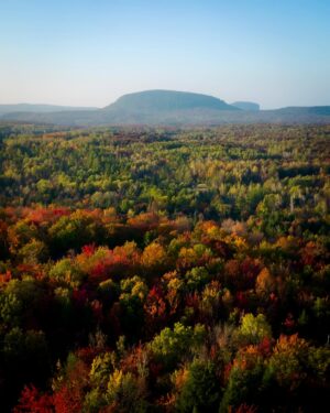 Dominic Arpin Instagram - Couleurs d’automne   heure dorée   drone = je rêve ou quoi??? Une fois de plus ébloui par les paysages du Canton d’Orford!  Laquelle vous préférez?