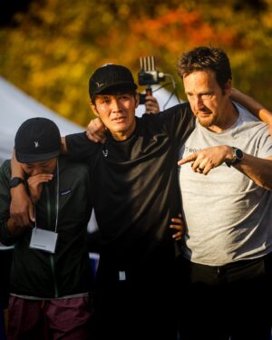 Dominic Arpin Instagram - 108 tours! Le championnat du monde de Backyard au Tennessee s’est gagné en 108 tours! C’est l’Américain Harvey Lewis, 47 ans, qui a réussi cet exploit. Entre samedi matin et mercredi soir, il a ainsi couru la distance de 723 kilomètres, redéfinissant du même coup les limites de l’endurance humaine! 

Je n’ai malheureusement pas pu assister à ce moment historique puisque je devais rentrer au Québec pour l’enregistrement de Vlog. Mais voici quelques unes des photos que j’ai prises lors de l’événement. La suite dans la saison 2 des Crinqués en 2024!

#backyardultra #tennessee