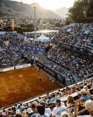 Dominic Thiem Instagram - Ein schönes letztes Kitzbühel! 🇦🇹

Kitzbühel. 12 Auftritte. Große Emotionen und viele, viele Erinnerungen.

Ein Ort und ein Turnier, die einfach einen besonderen Platz in meinem Herzen haben!

Ich möchte mich bei allen bedanken, die jedes einzelne Mal zu einem besonderen Erlebnis gemacht haben! 

Kitzbühel. Danke! ❤️

📸: @alexanderscheuber | @generaliopen