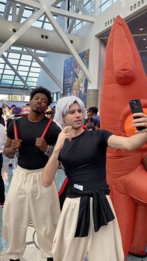 Dominique Barrett Instagram - Toji really hates Gojo 😂 

Who’s the biggest hater in anime? 
#animeexpo @animeexpo
