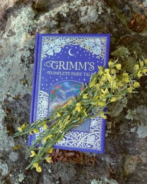 Dominique Defoe Instagram - ur fairy godmother giving u deliciously complicated love stories for the sake of ur ‘personal evolution’ and ‘creatively emotional artist journey’🧚🏾‍♀️🌼📖🍃🌾