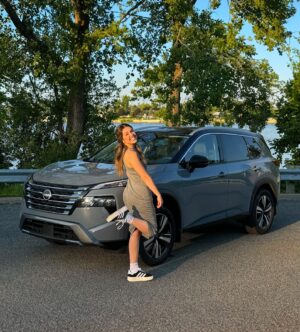 Domino Santantonio Instagram - Ça fait un mois que je roule avec ma nouvelle Nissan Rogue et je l’ADORE 🚙😍 Confort, espace, conduite, tout est parfait!! Un immense merci à @hgregoireauto de me permettre de rouler avec cette voiture de rêve! Tellement hâte de planifier mon prochain road trip cet été! Où iriez-vous en road trip? 😏🌄

I’ve been driving my new Nissan Rogue for a month now, and I’m totally in LOVE with it 🚙😍 The comfort, space, and driving experience are just perfect!! Huge thanks to @hgregoireauto for letting me enjoy this dream car! Can’t wait to plan my next road trip this summer. Any suggestions on where to go? 😏🌄

#NissanRogue #HGrégoire #dreamcar #roadtrip