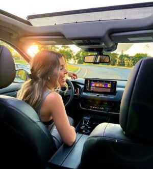 Domino Santantonio Instagram - Ça fait un mois que je roule avec ma nouvelle Nissan Rogue et je l’ADORE 🚙😍 Confort, espace, conduite, tout est parfait!! Un immense merci à @hgregoireauto de me permettre de rouler avec cette voiture de rêve! Tellement hâte de planifier mon prochain road trip cet été! Où iriez-vous en road trip? 😏🌄

I’ve been driving my new Nissan Rogue for a month now, and I’m totally in LOVE with it 🚙😍 The comfort, space, and driving experience are just perfect!! Huge thanks to @hgregoireauto for letting me enjoy this dream car! Can’t wait to plan my next road trip this summer. Any suggestions on where to go? 😏🌄

#NissanRogue #HGrégoire #dreamcar #roadtrip