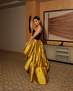 Donal Bisht Instagram - 💛✨💫
#aboutlastnight #nexastreamingacademyawards #event #dressup #yellow #golden #girl #princess #vibe 
.
.
.
.
.
.
Photographer: @vishwasgonsalves 
Style by- @styleitupwithraavi 
Earrings: @rang_akankshanegi
Ring: @Kickyandperky @besotted_Communications
Style team -@khushboopeshwani_12
Outfit @datetheramp
Makeup : @makeup_diaries_by_jo
Hair: @hairbymuskaan
MUAH Managed By : @tendenza_media