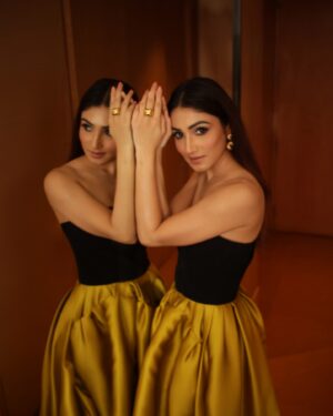Donal Bisht Instagram - 💛✨💫
#aboutlastnight #nexastreamingacademyawards #event #dressup #yellow #golden #girl #princess #vibe 
.
.
.
.
.
.
Photographer: @vishwasgonsalves 
Style by- @styleitupwithraavi 
Earrings: @rang_akankshanegi
Ring: @Kickyandperky @besotted_Communications
Style team -@khushboopeshwani_12
Outfit @datetheramp
Makeup : @makeup_diaries_by_jo
Hair: @hairbymuskaan
MUAH Managed By : @tendenza_media