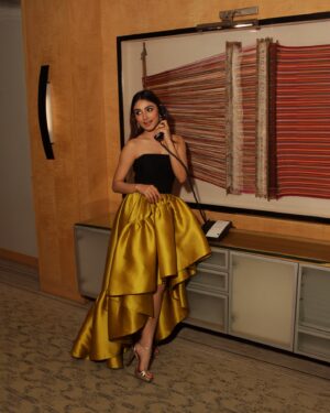 Donal Bisht Instagram - 💛✨💫
#aboutlastnight #nexastreamingacademyawards #event #dressup #yellow #golden #girl #princess #vibe 
.
.
.
.
.
.
Photographer: @vishwasgonsalves 
Style by- @styleitupwithraavi 
Earrings: @rang_akankshanegi
Ring: @Kickyandperky @besotted_Communications
Style team -@khushboopeshwani_12
Outfit @datetheramp
Makeup : @makeup_diaries_by_jo
Hair: @hairbymuskaan
MUAH Managed By : @tendenza_media
