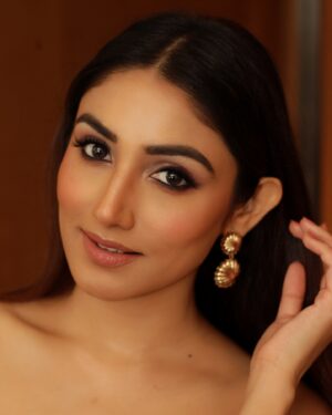 Donal Bisht Instagram - 💛✨💫
#aboutlastnight #nexastreamingacademyawards #event #dressup #yellow #golden #girl #princess #vibe 
.
.
.
.
.
.
Photographer: @vishwasgonsalves 
Style by- @styleitupwithraavi 
Earrings: @rang_akankshanegi
Ring: @Kickyandperky @besotted_Communications
Style team -@khushboopeshwani_12
Outfit @datetheramp
Makeup : @makeup_diaries_by_jo
Hair: @hairbymuskaan
MUAH Managed By : @tendenza_media