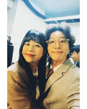 Dong Hyun-bae Instagram - 나와 막공한 직원들과..
무대에서 분장실애서 귀염뽀짝 우리 승희🐥
언제나 내 이야기에 웃어주는 우리 엘이🐵
함께 웃고 울고 했던 우리 기두 형🐨
항상 에너지 넘치는 막걸리 요정 우리 옥분 누나🐔
때론 친구같고 때론 친형 같은 피터팬 우리 규형아🐶
내 개그 늘 다 받아주시는 세상 좋은 우리 용현이형🐼
10년만에 만나도 똑같은 멋잔 우리 승현이형🐯
그대들과 함께해서 너무나 행복했어요~~ 사랑해요❤️