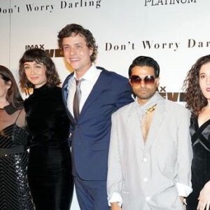 Douglas Smith Instagram - About last night… @dontworrydarling premiere on @imax 🤩