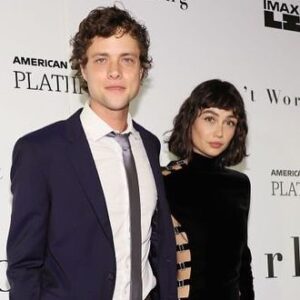 Douglas Smith Instagram - About last night… @dontworrydarling premiere on @imax 🤩
