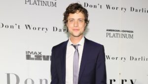 Douglas Smith Instagram - About last night… @dontworrydarling premiere on @imax 🤩