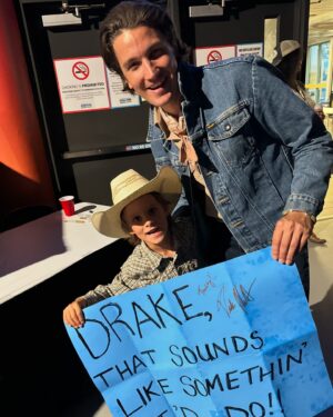 Drake Milligan Instagram - SASKATOON ⚡️ Thanks for an amazing night - and thanks for having us, @codyjohnson! 

📸: @lmtouring