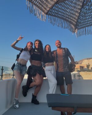 Dread Hot Instagram - GRÉCIA EU TE AMOOO
GRECIA EU TE AMOOO 
E vou sentir muitaaaa falta 🌹
Esse mundão é lindo demais 🏴‍☠️

#explorar #viagem #dump #criadoradeconteudo #trip #grecia #dread #viral #amizade #amigos