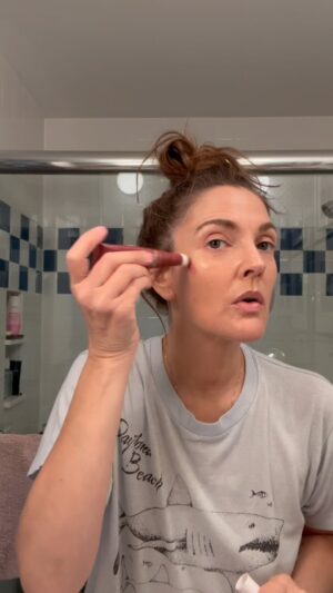 Drew Barrymore Instagram - My heart is full of love for @billieeilish and I’m wearing a face full of @flowerbeauty for the next cover of @drewmagazine ❤️

Skin Smoothie Hydro Pop Primer
Supernova Skin Elixir
Get Real Serum Foundation
Bright Eyed Under Eye Corrector (Light)
Fiber Fix Brow Gel (Brunette)
Lowlight Liquid Contour (Light)
Spotlight Liquid Highlight (Gilded & Opal)
Ultra Light Liquid Blush (Wildberry)
Gloss Crush Lip Serum (Honey Crush)
Dream Warrior Volumizing Mascara 

@flowerbeauty is available at online @ultabeauty and @cvspharmacy @chemistwarehouseaus @superdrug
