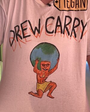 Drew Carey Instagram - Today at @therealpriceisright
I think she really captured my essence 
#FanShirts