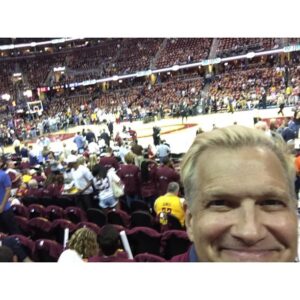 Drew Carey Instagram - Watching warmups. #cavsnation #ALLinCLE