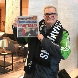 Drew Carey Instagram - Today's paper in #Toronto 😜💙💚 #mlscup #sounders