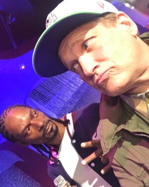 Drew Carey Instagram - Me w @snoopdogg wax figure at Madame Tussauds in Hollywood @tussaudsla
