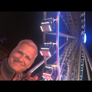 Drew Carey Instagram - At the #seattlegreatwheel last night