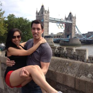 Drew Scott Instagram - ✅ London Bridge
✅ Buckingham Palace
✅ London games
I think this makes me an Olympic athlete, right?🥇#TBT #Olympics