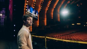 Drew Tarver Instagram - Ben sold out Radio City! Thank you @rejectedjokes for letting me be a part of such a special night. Me @jessjessmckenna and @captdope had a blast. ⁣
⁣
Pics by @davidhjacobson