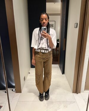 Dua Saleh Instagram - forgot to take photos of the eiffel tower but here are some fit checks 😔💔