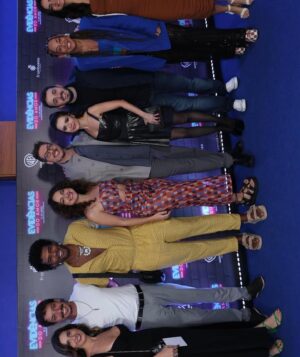 Dudu de Oliveira Instagram - #tbt Dumpzinho dessa Première carioca de “Evidências do Amor”, e também para avisar a todos vocês que a gente estreiou nos cinemas de todo Brasil.

Filme tá lindo, tem muito romance, humor, memória afetiva, muito evidencia, muito música chiclete. Filme pra família inteira, pra dançar e para cantar junto. A primeira semana é muito importante para manter o filme em cartaz.

@framboesa_filmes 

#evidenciasdoamor #evidencias