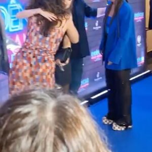 Dudu de Oliveira Instagram - #tbt Dumpzinho dessa Première carioca de “Evidências do Amor”, e também para avisar a todos vocês que a gente estreiou nos cinemas de todo Brasil.

Filme tá lindo, tem muito romance, humor, memória afetiva, muito evidencia, muito música chiclete. Filme pra família inteira, pra dançar e para cantar junto. A primeira semana é muito importante para manter o filme em cartaz.

@framboesa_filmes 

#evidenciasdoamor #evidencias