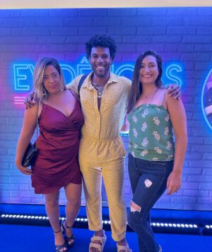 Dudu de Oliveira Instagram - #tbt Dumpzinho dessa Première carioca de “Evidências do Amor”, e também para avisar a todos vocês que a gente estreiou nos cinemas de todo Brasil.

Filme tá lindo, tem muito romance, humor, memória afetiva, muito evidencia, muito música chiclete. Filme pra família inteira, pra dançar e para cantar junto. A primeira semana é muito importante para manter o filme em cartaz.

@framboesa_filmes 

#evidenciasdoamor #evidencias