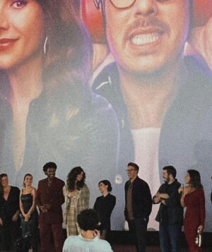 Dudu de Oliveira Instagram - #tbt Dumpzinho dessa Première carioca de “Evidências do Amor”, e também para avisar a todos vocês que a gente estreiou nos cinemas de todo Brasil.

Filme tá lindo, tem muito romance, humor, memória afetiva, muito evidencia, muito música chiclete. Filme pra família inteira, pra dançar e para cantar junto. A primeira semana é muito importante para manter o filme em cartaz.

@framboesa_filmes 

#evidenciasdoamor #evidencias