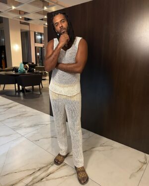 Dudu de Oliveira Instagram - Feliz 2024!! Vai ser GRANDÃO! Cheio de saúde e vitórias! E namoralllll e esse look feito pelo meu irmão @edlimacrochet tu é brabo mermao! Diretamente do MARANHÃO! Aquele Axe, porque nós merecemos e não é pouco 🪬✨✨✨🏹🌻💫🌟💖💖💖